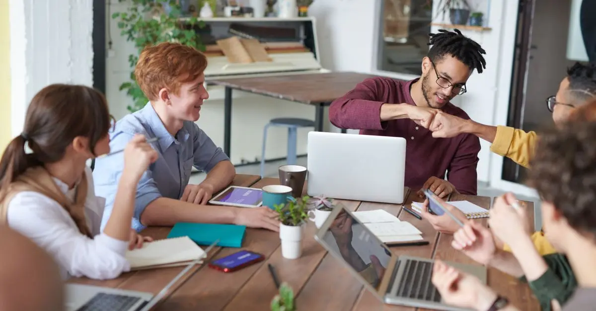 Crowdsourcing vs. Team Interno: Dove Nasce l'Innovazione?