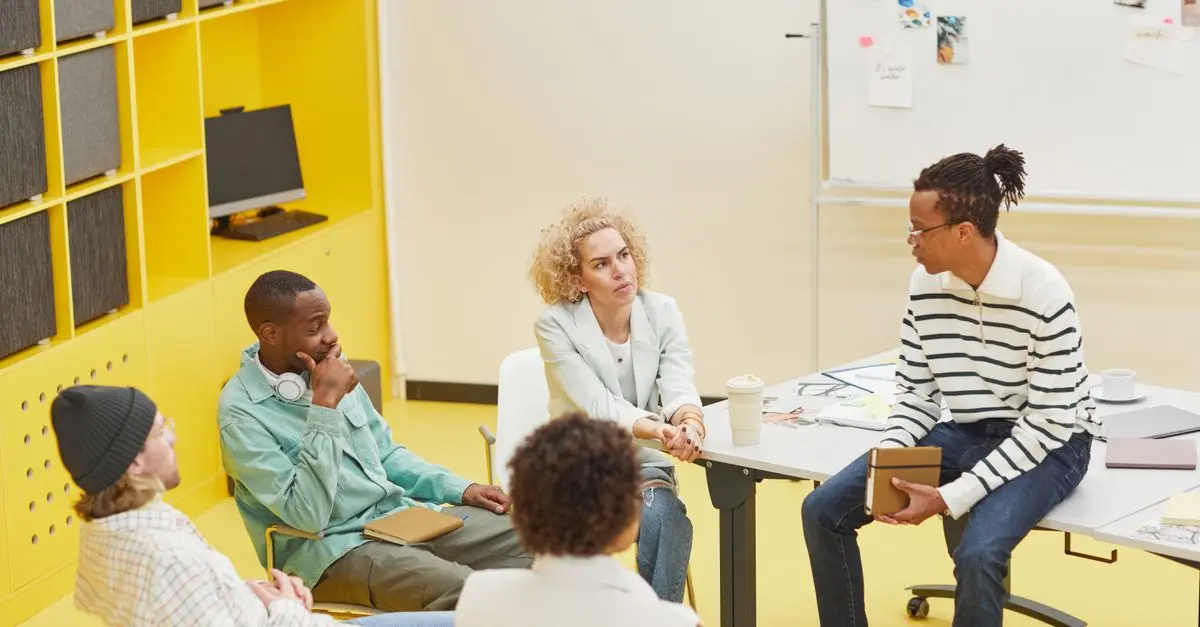 Strategie per Stimolare la Creatività nel Lavoro di Gruppo